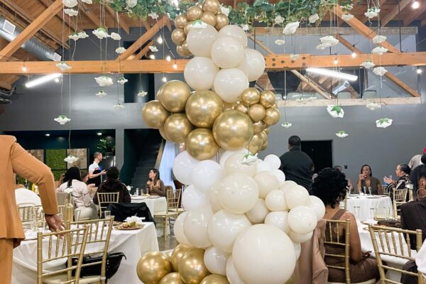 MG Studio - Baby Shower Balloon Centerpiece Chandelier